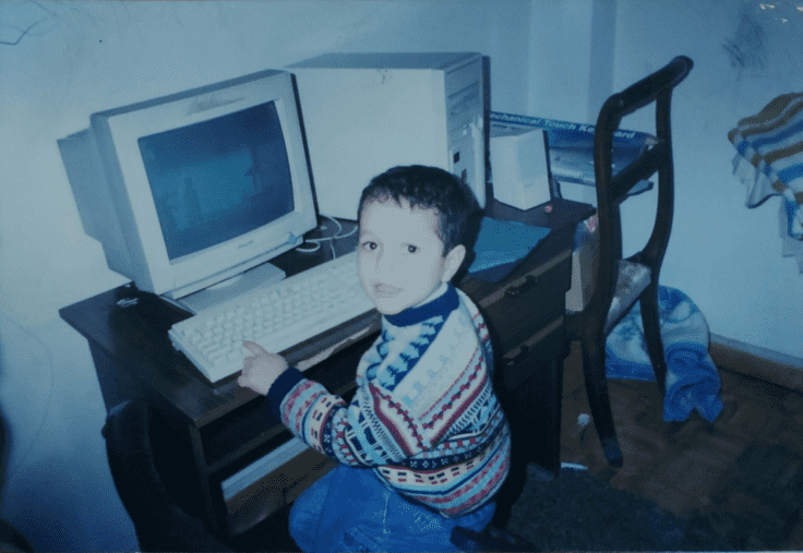 Tiny me on a computer